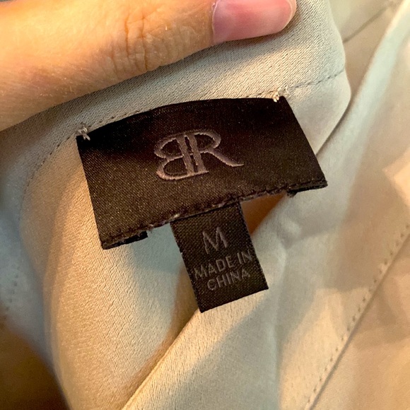 Banana Republic black label cami in a wonderful beige gold. Size medium - Picture 2 of 3